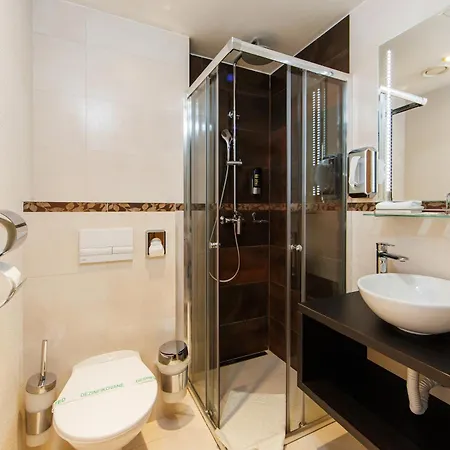 Aplend Perugia מלון 3*