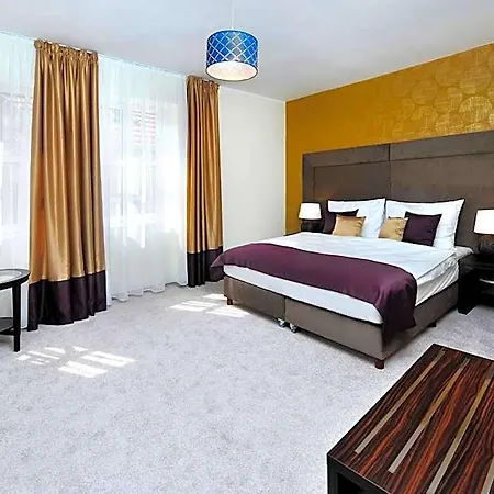 Aplend Perugia מלון 3*
