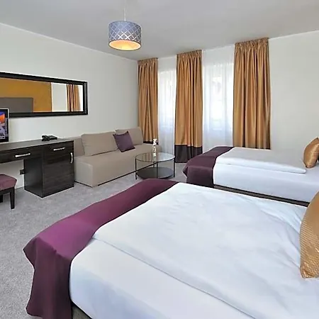Aplend Perugia מלון 3*